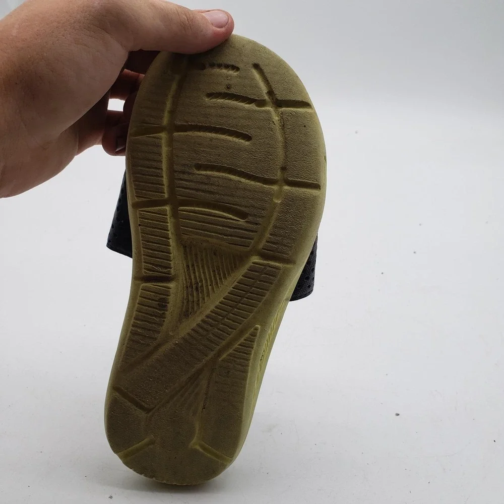Under Armour Shoes Kids Size 3 Black Slide Sandals Adjustable Strap Logo Casual